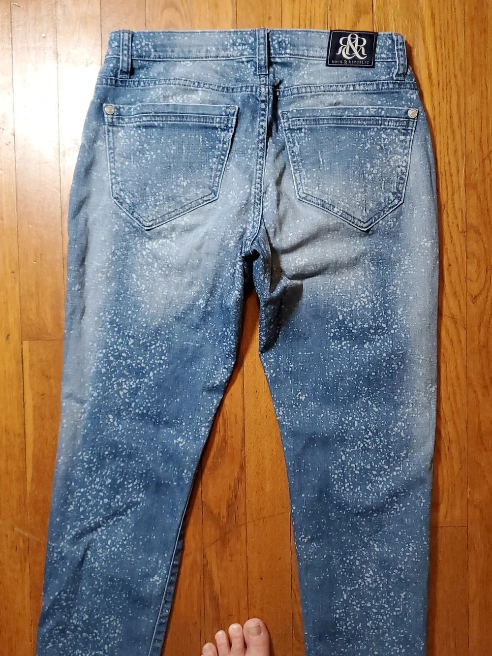 Rock & Republic Blue Skinny Jeans with White Paint-Splatter